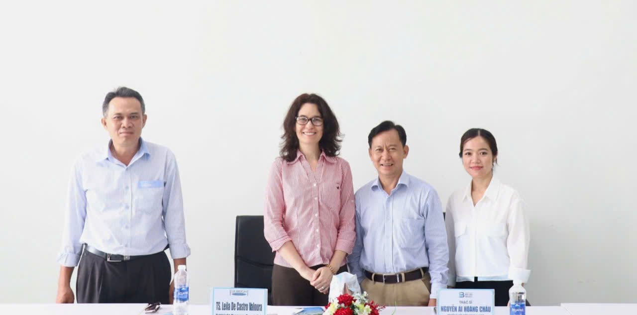 CHUYÊN GIA FULBRIGHT THAM DỰ HỌP TÌM HIỂU CHƯƠNG TRÌNH ĐÀO TẠO NGÀNH NGÔN NGỮ ANH